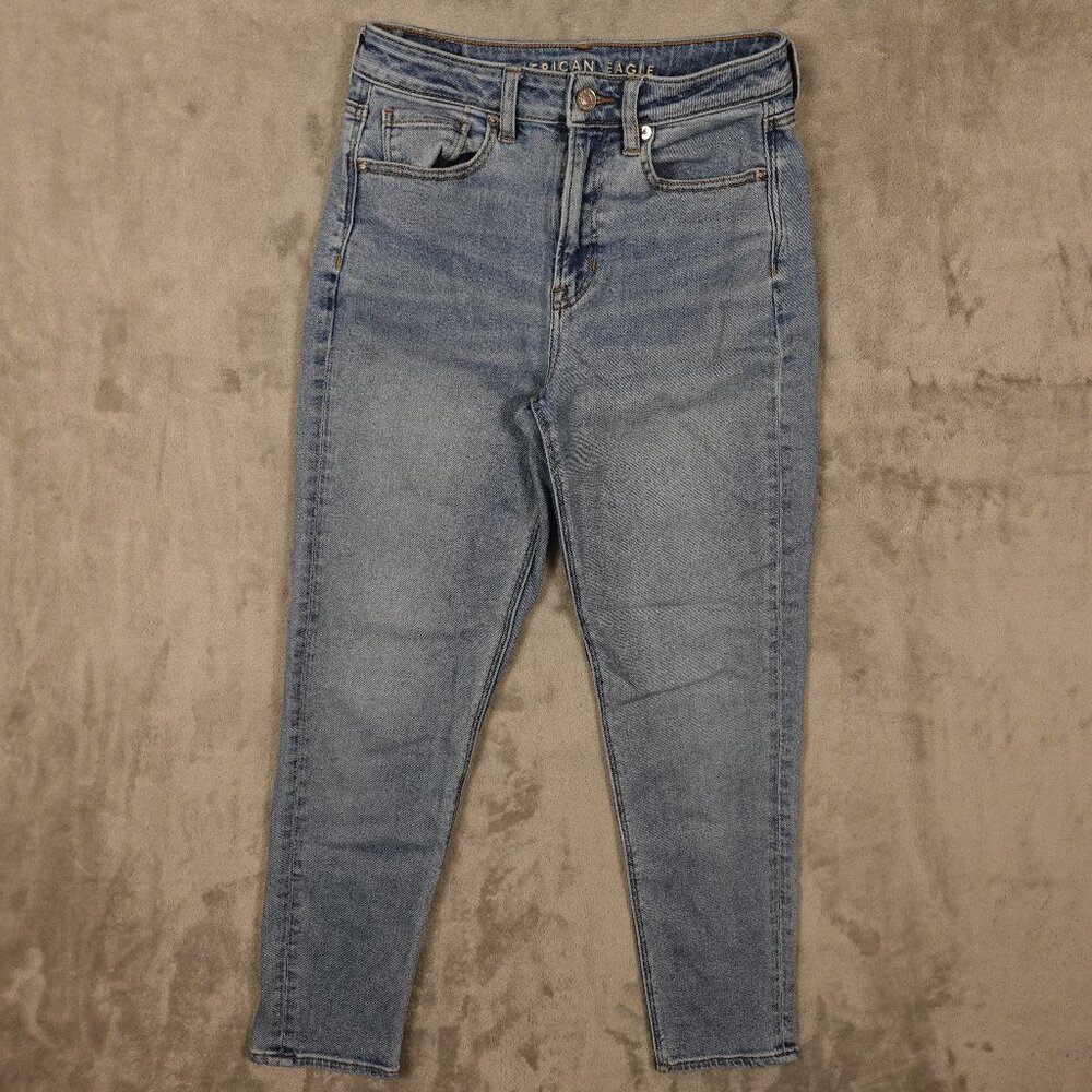Americanβ Eagle Mom Jeans Womenβs Size 2 Stretch Light Wash High Rise